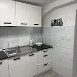Apartment Azra *
