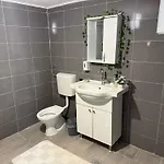Azra Apartment *