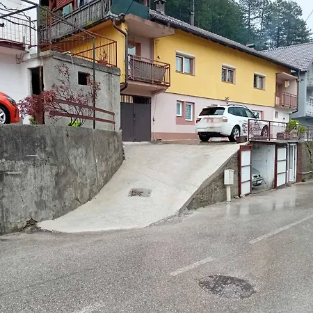 Azra Apartment