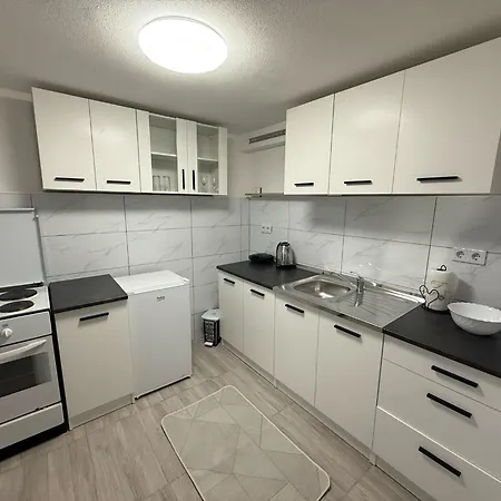 Azra Apartment