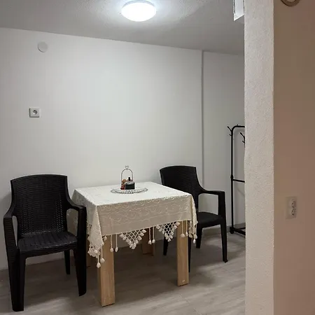 Apartment Azra *