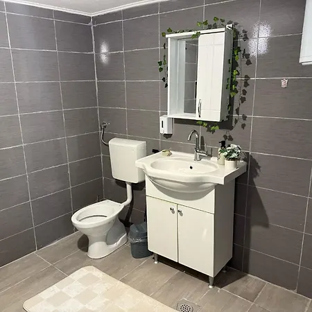 Azra Apartment *