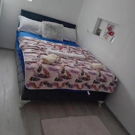 Apartment Azra *