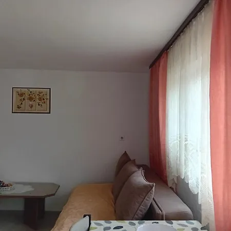 Azra Apartment